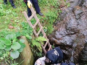 Dereye Düşen Vatandaşı İtfaiye Kurtardı