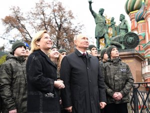 Putin: "Ermenistan Ve Azerbaycan İle Sürekli Temas Halindeyiz"