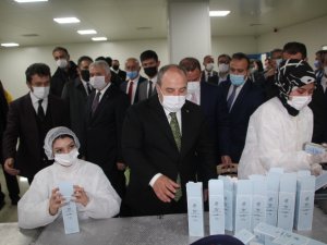 Bakan Varank Fabrikada Kadınlarla Birlikte Paketleme Yaptı