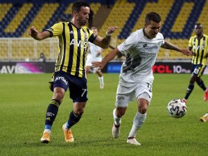 İlk Yarı Sessiz Bitti