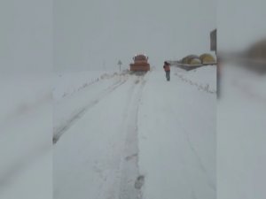 Mevsimin İlk Karla Mücadele Çalışması Başladı