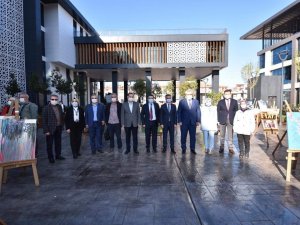 Lösemili Çocuklar Yararına Resim Sergisi Düzenlendi