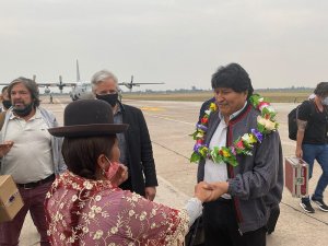 Eski Bolivya Devlet Başkanı Morales Sürgündeki Bir Yılın Ardından Ülkesine Döndü