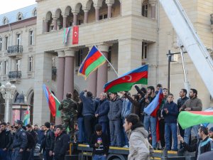 Azerbaycan Halkı Zaferi Coşkuyla Kutluyor