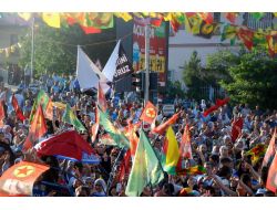 Diyarbakır’da Çözüm Ve Özgürlük Mitingi