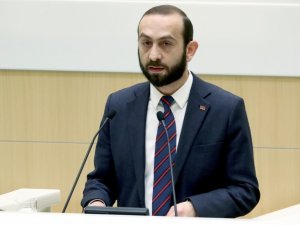 Ermenistan’da Göstericiler Meclis Başkanı Mirzoyan’ı Linç Etti