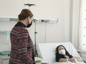 Enkazdan 17 Saat Sonra Kurtarılan İnci, Kemanına Kavuştu