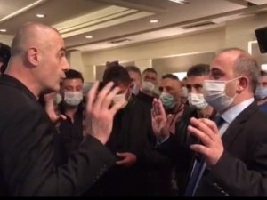 Ak Parti Trabzon İl Başkan Aday Adaylığını Açıklamak İsterken Polisin ‘Pandemi’ Uyarısı İle Karşılaştı