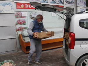 Emekli Bahri Amca Sokak Hayvanlarına Gözü Gibi Bakıyor
