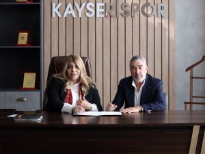 Samet Aybaba Sözleşmeye İmzayı Attı