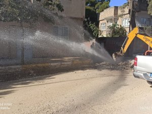 Boru Patladı Su Metrelerce Havaya Fışkırdı