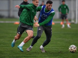 Bursaspor, Adanaspor Maçı Hazırlıklarını Taktik Antrenmanla Sürdürdü