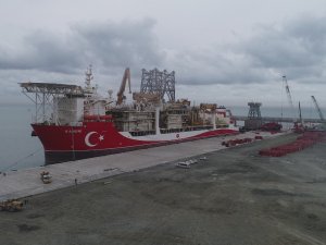 Kanuni Sondaj Gemisi’nin Kule Platformu Filyos Limanı’nda