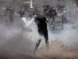 Şili’de Tutuklu Göstericiler İçin Yapılan Protestoya Polis Müdahalesi