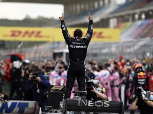 Hamilton Kupasını Aldı