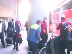 Milliler, Macaristan’a Uçtu