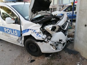 Ankara’da Polis Arabası Kaza Yaptı: 3 Yaralı