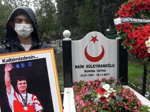 Naim Süleymanoğlu Vefatının 3. Yılında Kabri Başında Anıldı