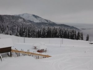 Her Yıl Binlerce Turisti Ağırlayan Kulakkaya Yaylası’na Mevsimin İlk Karı Yağdı