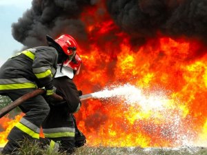 İran’da Petrokimya Fabrikasında Yangın: 1 Ölü, 4 Yaralı