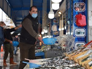 Fırtına Balık Fiyatlarını Arttırdı