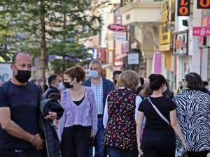 Kısıtlamaya Saatler Kala Antalyalılar Sokaklara Döküldü