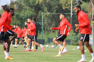 Çaykur Rizespor Maçı Öncesi Atakaş Hatayspor'da 1 Futbolcunun Kovid-19 Testi Pozitif Çıktı