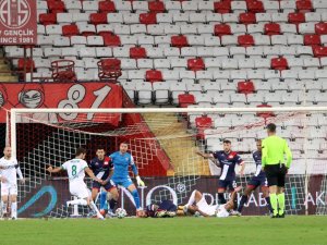 Alanyaspor Liderliği Bırakmadı