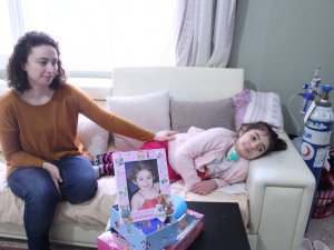 Öğretmenliği Bırakıp Kendini Kızına Adadı