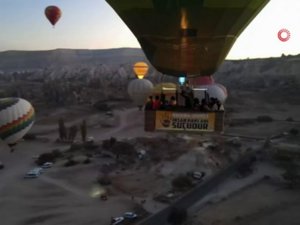 Kapadokya’da Balonlar Kadına Yönelik Şiddete Dikkat Çekmek İçin Havalandı