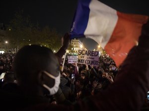 Paris’te Sığınmacılara Destek Protestosu