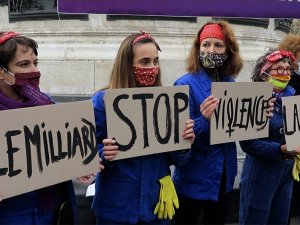 Paris’te Kadınlardan Aile İçi Şiddete Karşı Protesto