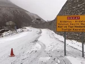 Arvin-Ardanuç-Ardahan Karayolu Kar Nedeniyle Ulaşıma Kapandı