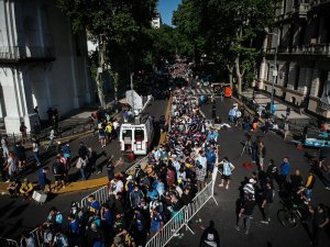 Futbolun Efsane İsmi Maradona Son Yolculuğuna Uğurlanıyor