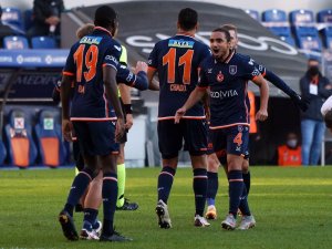 Süper Lig: Medipol Başakşehir: 2 - Denizlispor: 0 (İlk Yarı)