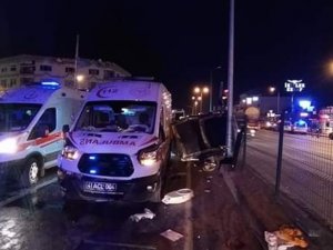 Yalova’da Ambulans Otomobil İle Çarpıştı: 2 Yaralı