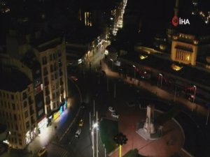 Kısıtlamayla Birlikte İstiklal Caddesi Boş Kaldı