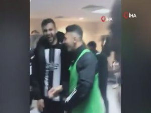 Beşiktaş Galibiyeti Soyunma Odasında Kutladı