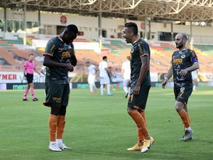 Alanyaspor Maç Eksiğine Rağmen Liderliği Bırakmıyor
