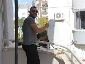 Soğuk Havada Onu Göreni Üşüme Tutuyor