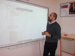 Türkçe Konuşamıyordu, Şimdi Edebiyat Öğretmeni