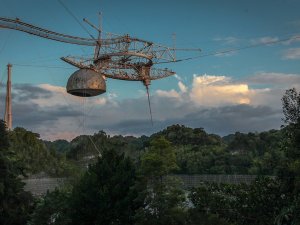 Porto Riko’daki Arecibo Gözlemevi Çöktü