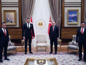 Cumhurbaşkanı Erdoğan, Milli Yüzücü Emre Sakçı‘yı Kabul Etti
