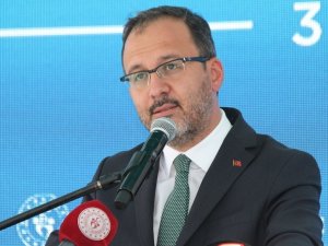 Bakan Kasapoğlu: "Eşimle Yaptırmış Olduğumuz Covid-19 Testlerimiz Pozitif Çıktı"