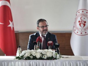 Spor Camiasından Bakan Kasapoğlu Ve Eşi İçin Geçmiş Olsun Mesajları