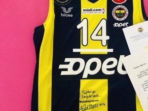 Eda Erdem’den Anlamlı Hediye