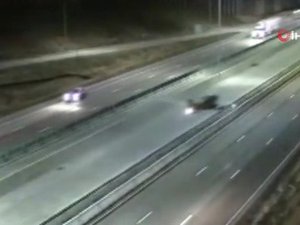 Abd’de Otoyola İniş Yapan Küçük Uçak Otomobile Çarptı