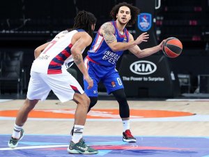 Thy Euroleague: Anadolu Efes: 59 - Baskonia: 77