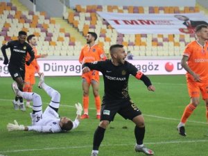 Başakşehir’in 3 Puan Hasreti 5 Maça Çıktı