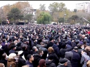 Ermenistan Muhalefeti Görevi Bırakması İçin Paşinyan’a 3 Gün Süre Tanıdı